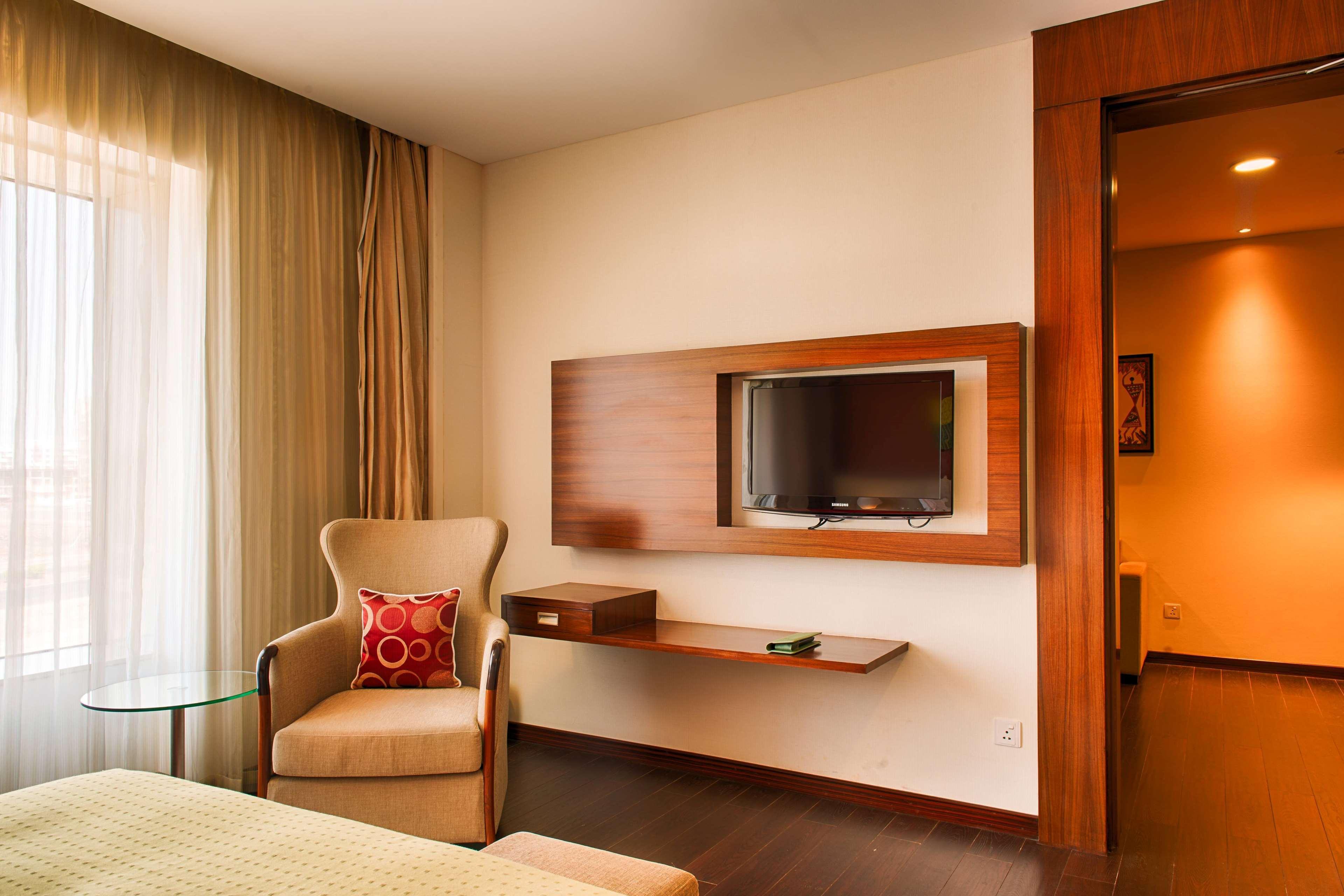 Ramada Plaza By Wyndham Pune Hinjewadi Dāpuri Exteriör bild