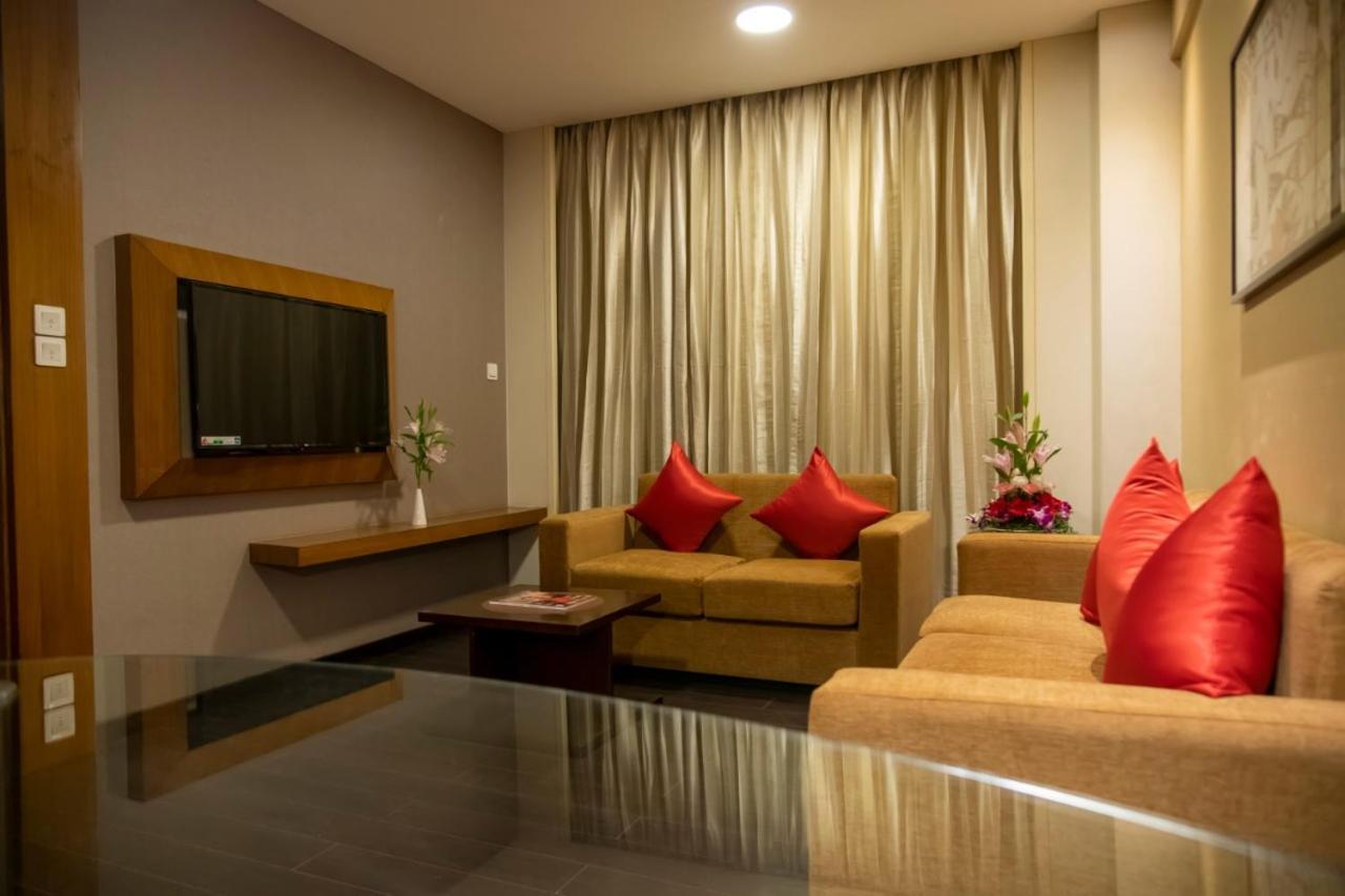 Ramada Plaza By Wyndham Pune Hinjewadi Dāpuri Exteriör bild